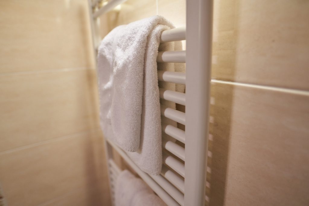 dry towel in all the bathrooms of La flambée bergerac